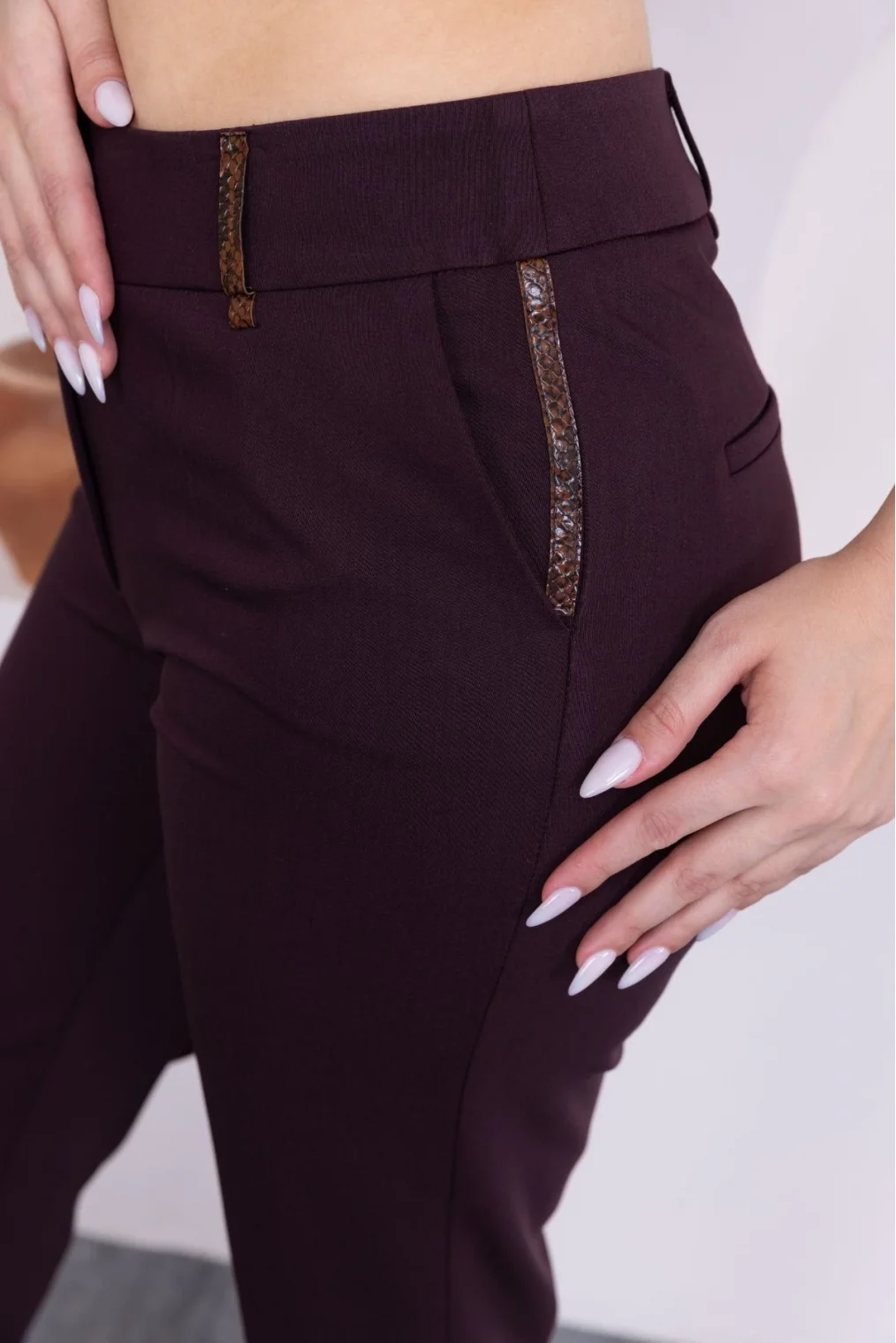 Deri Detaylı Cepli Bilek Boy Pantolon 3146-Mürdüm