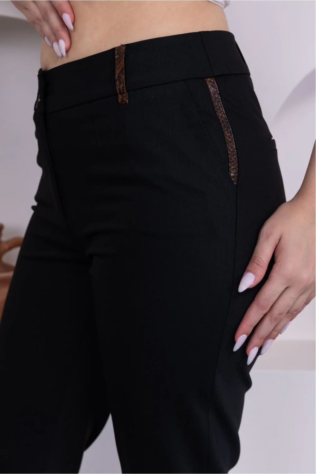 Deri Detaylı Cepli Bilek Boy Pantolon 3146-Siyah