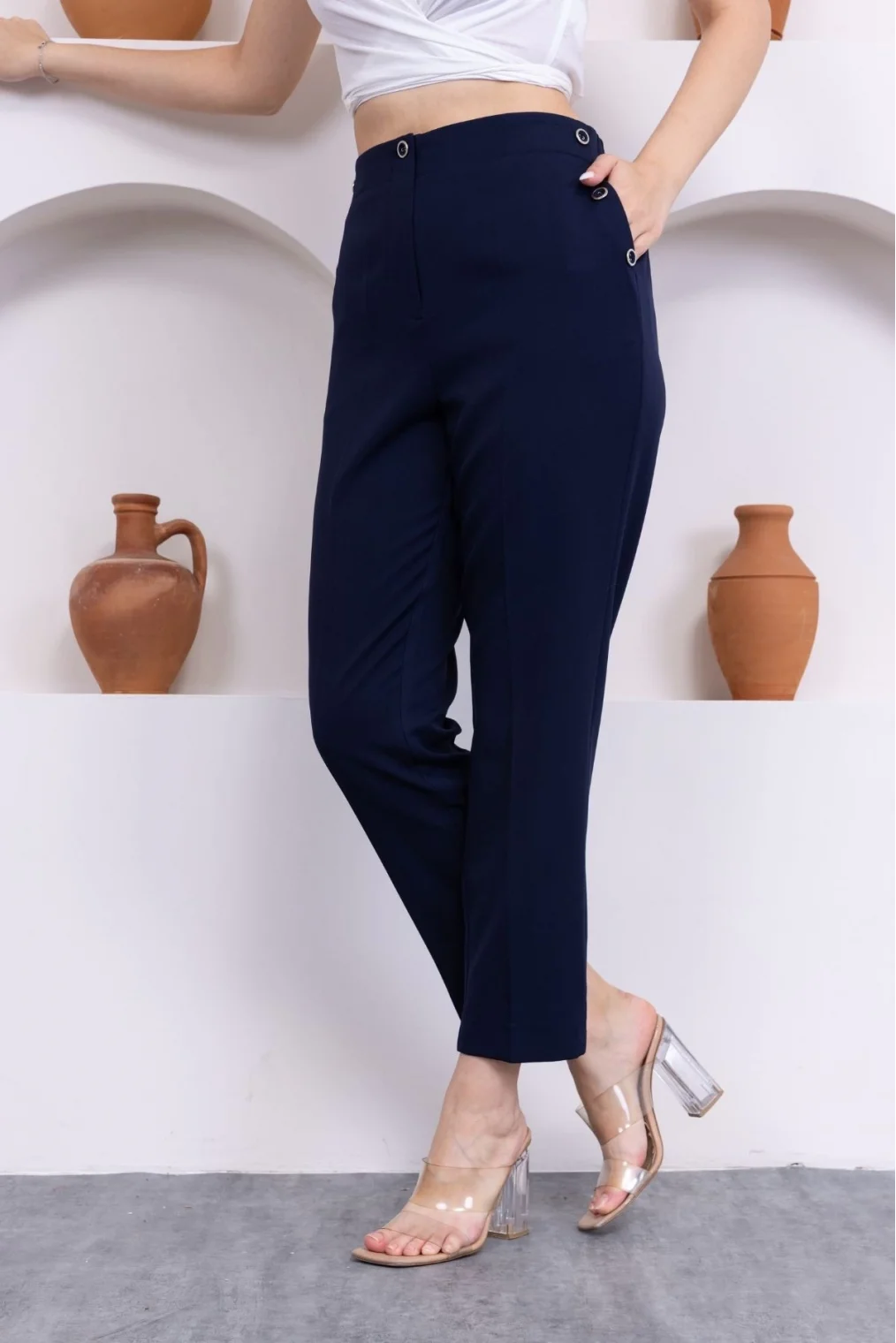 Düğme Detaylı Beli Lastikli Bilek Boy Pantolon 351-Lacivert