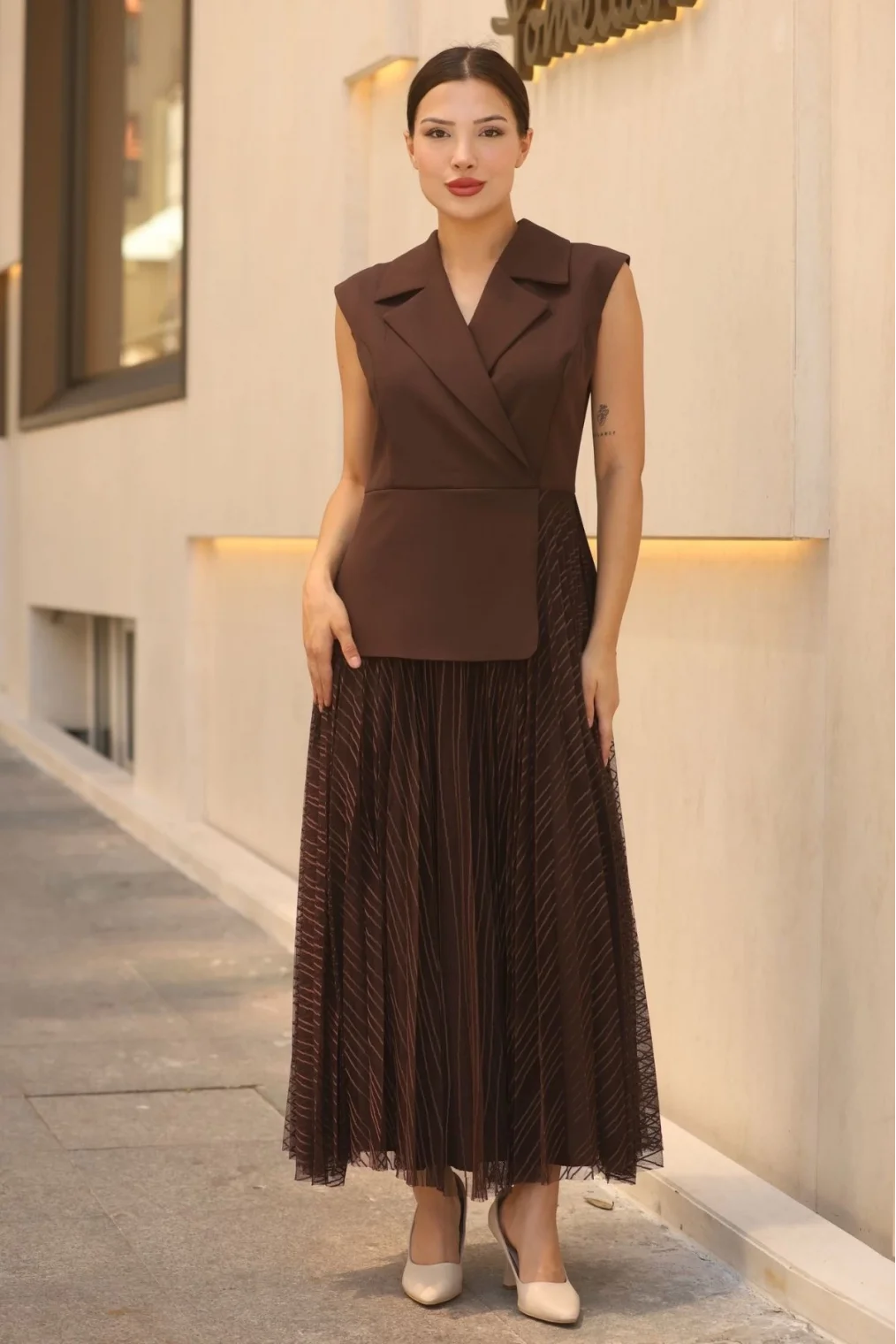 Eteği Piliseli Kemerli Abiye Elbise 2390-Kahverengi