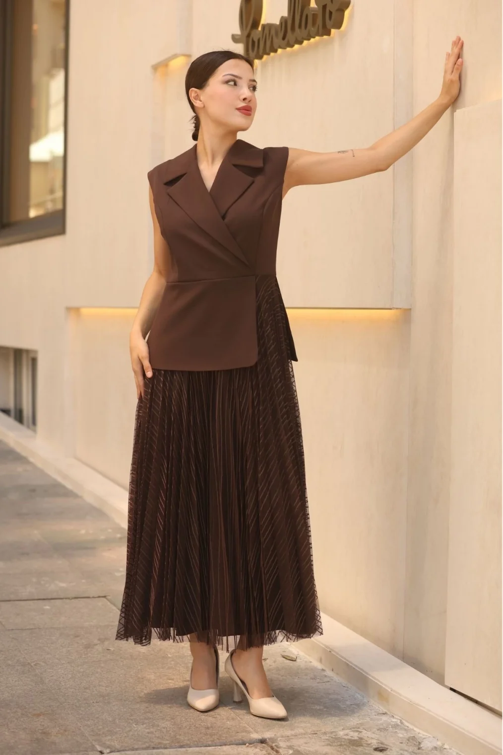 Eteği Piliseli Kemerli Abiye Elbise 2390-Kahverengi