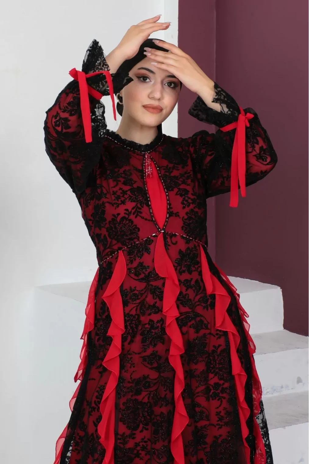 Fırfır Detaylı Dantel Tesettür Abiye Elbise 773-Siyah/Kırmızı