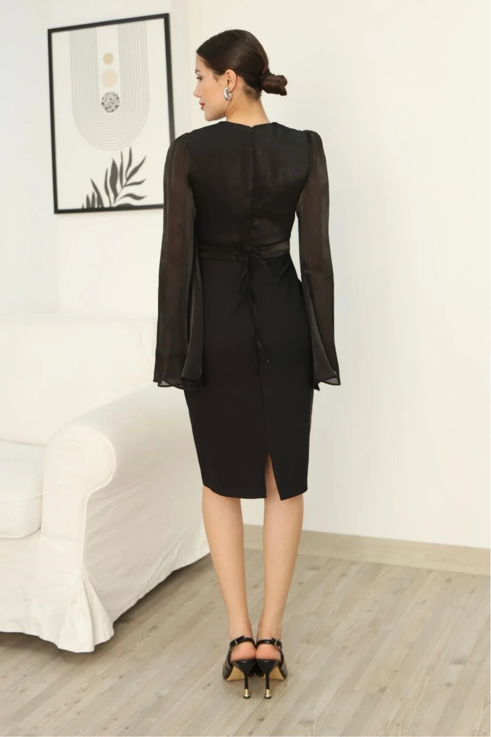 Göğüs Büzgü Detaylı Arkadan Bağlamalı Elbise 2336-Siyah