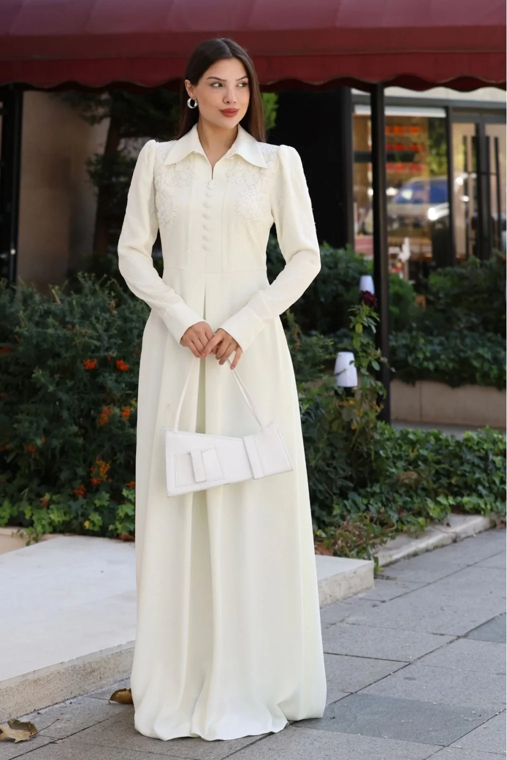 Gömlek Yaka Dantel İşleme ve Kaplamalı Kemerli Abiye Elbise 2764-Ekru