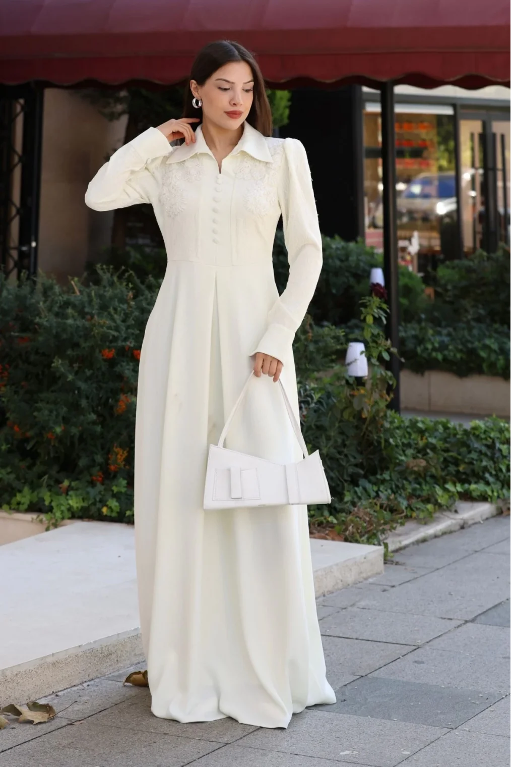 Gömlek Yaka Dantel İşleme ve Kaplamalı Kemerli Abiye Elbise 2764-Ekru