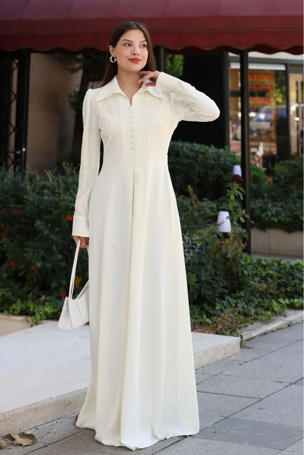 Gömlek Yaka Dantel İşleme ve Kaplamalı Kemerli Abiye Elbise 2764-Ekru