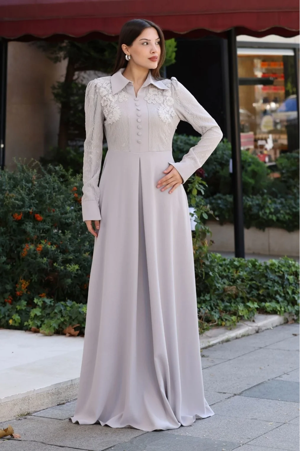 Gömlek Yaka Dantel İşleme ve Kaplamalı Kemerli Abiye Elbise 2764-Taş