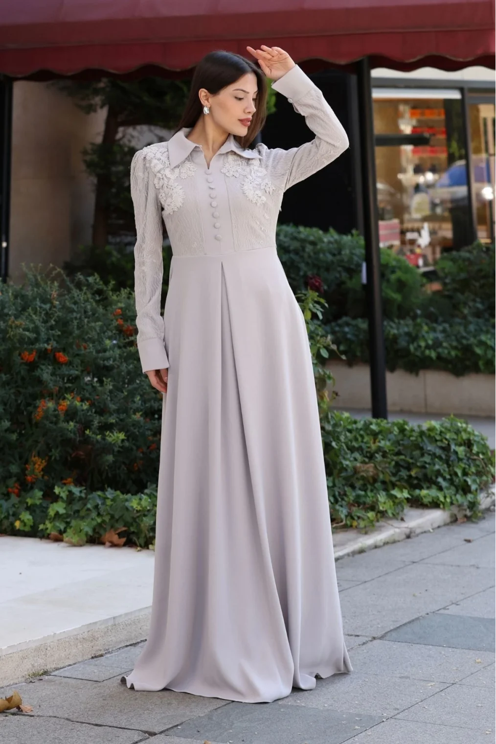 Gömlek Yaka Dantel İşleme ve Kaplamalı Kemerli Abiye Elbise 2764-Taş