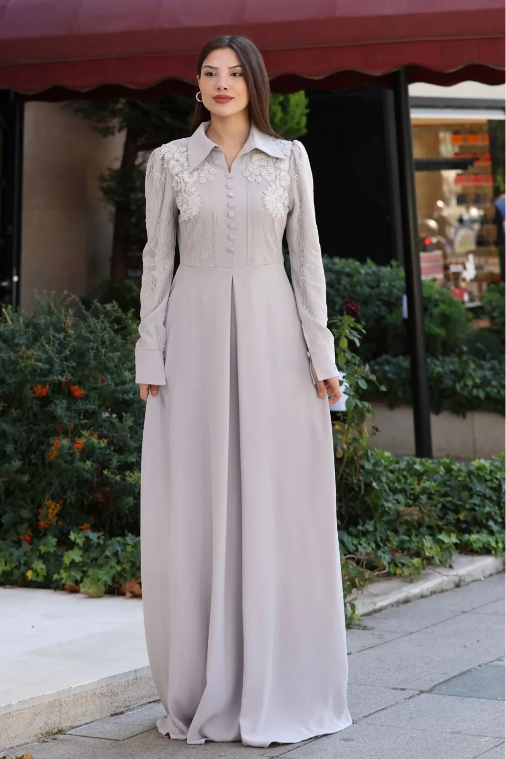 Gömlek Yaka Dantel İşleme ve Kaplamalı Kemerli Abiye Elbise 2764-Taş