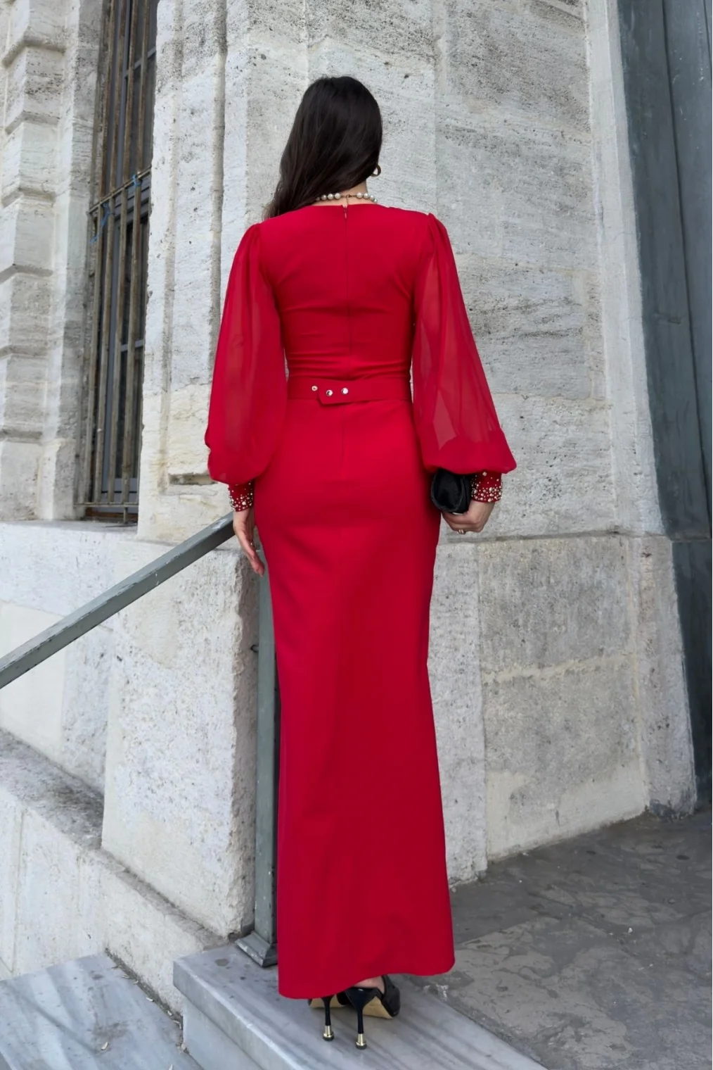 Kalp Yaka İnci ve Zincir Süslemeli Kemerli Abiye Elbise 2238-Kırmızı