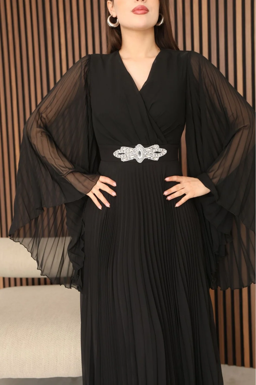 Kruvaze Yaka Yarasa Kol Pliseli Abiye Elbise 2235-Siyah