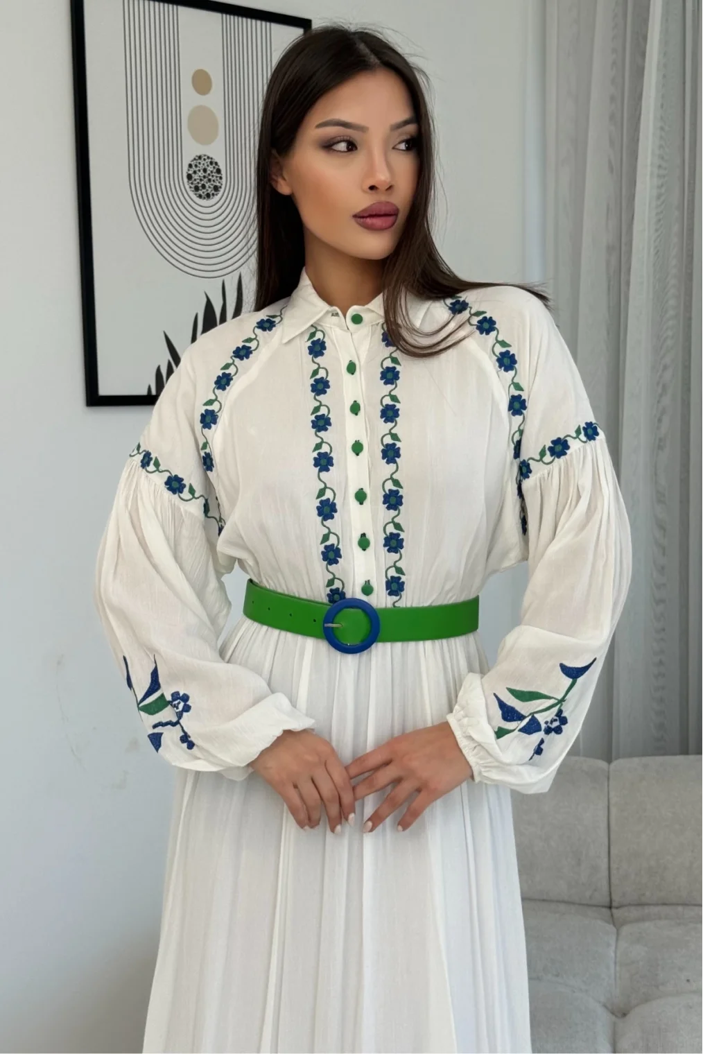 Nakış Ve Kemer Detaylı Pamuk Tesettür Elbise 747-Beyaz/Yeşil