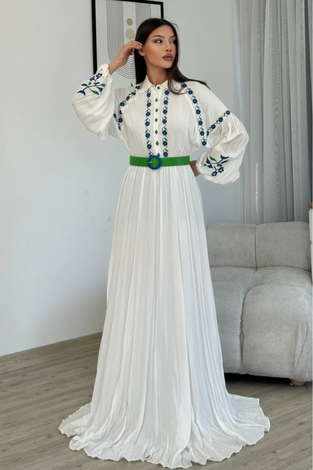 Nakış Ve Kemer Detaylı Pamuk Tesettür Elbise 747-Beyaz/Yeşil