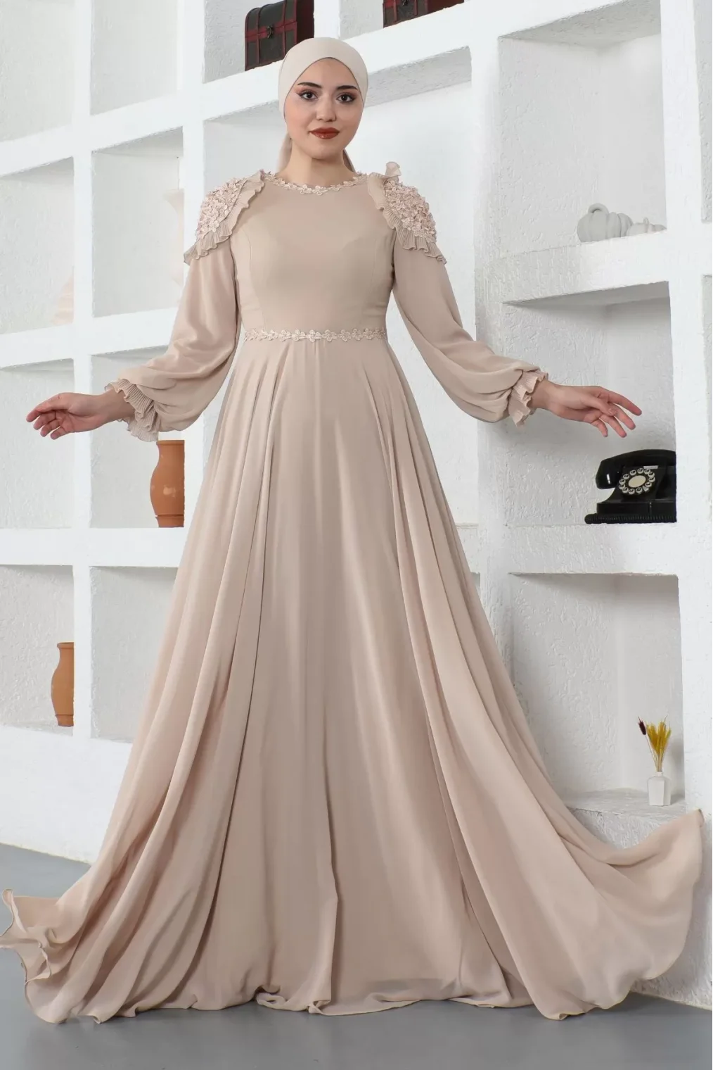 Omuz Detaylı Tesettür Abiye Elbise 727-Bej