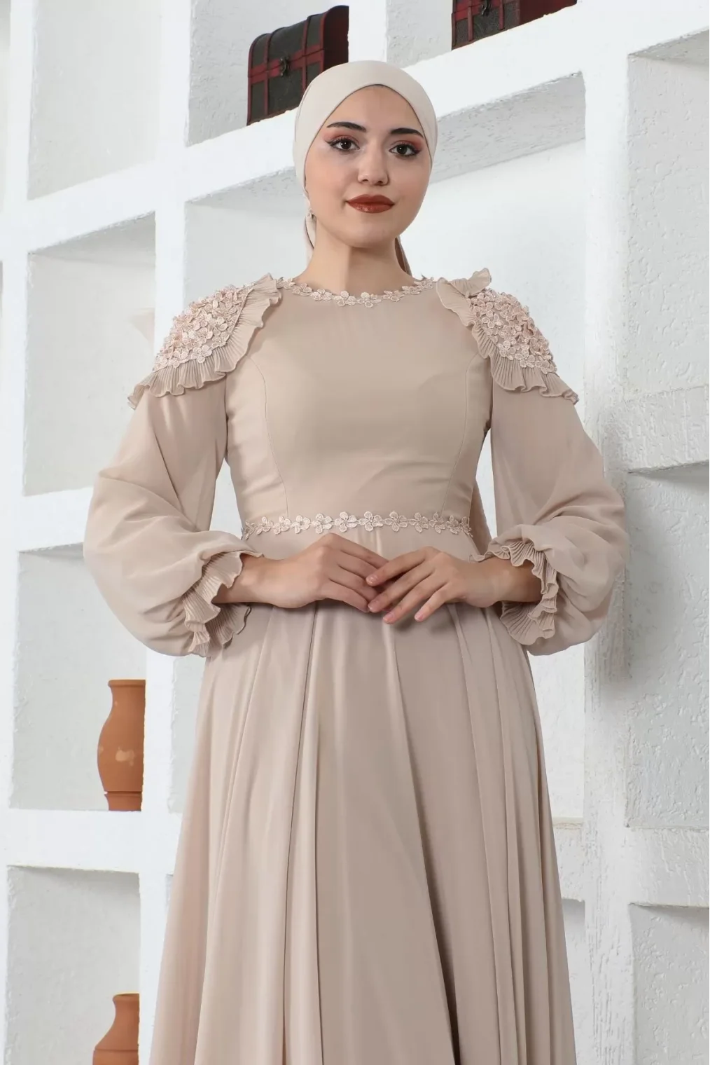 Omuz Detaylı Tesettür Abiye Elbise 727-Bej