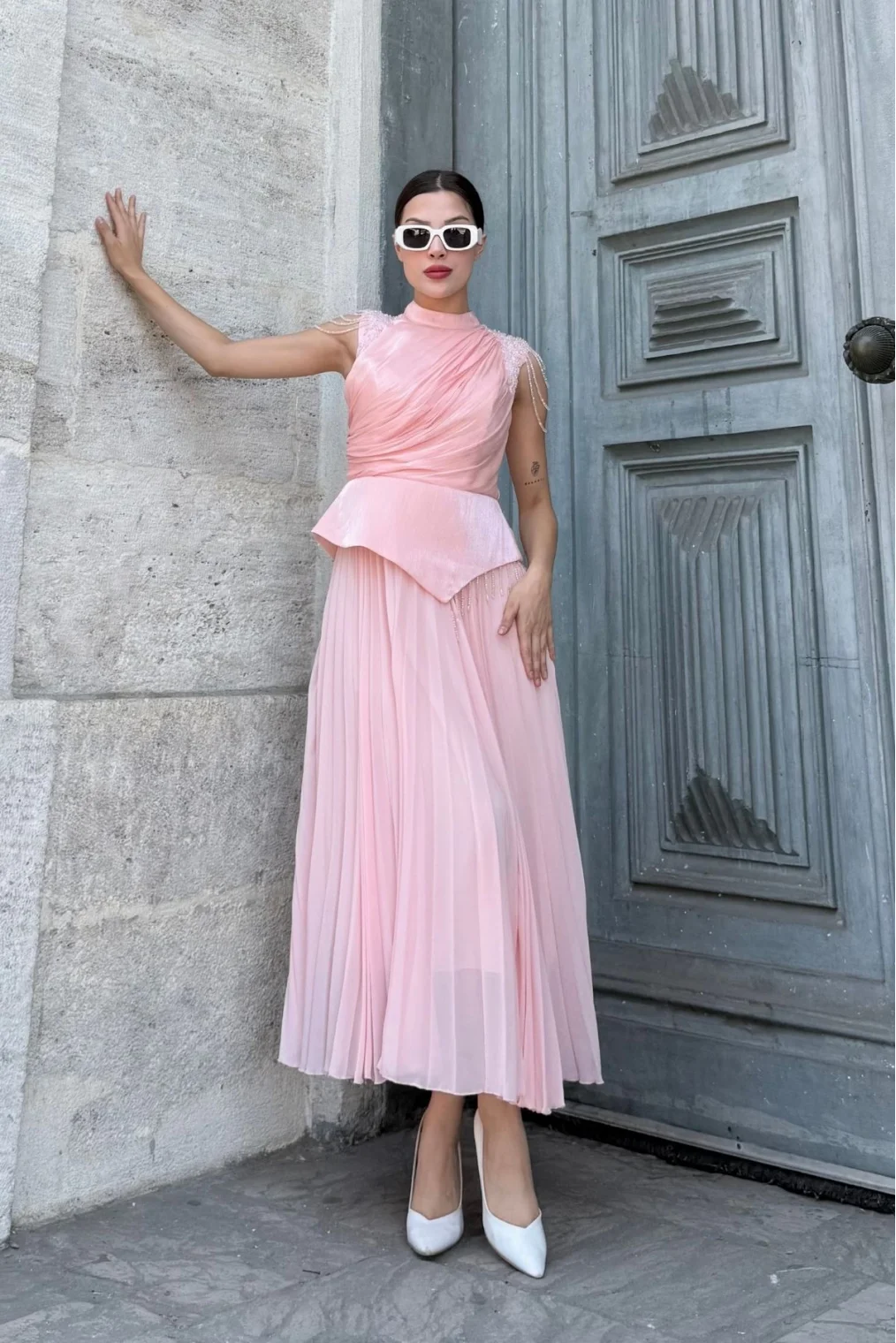 Omuz İşlemeli Pliseli Abiye Elbise 2385-Pudra