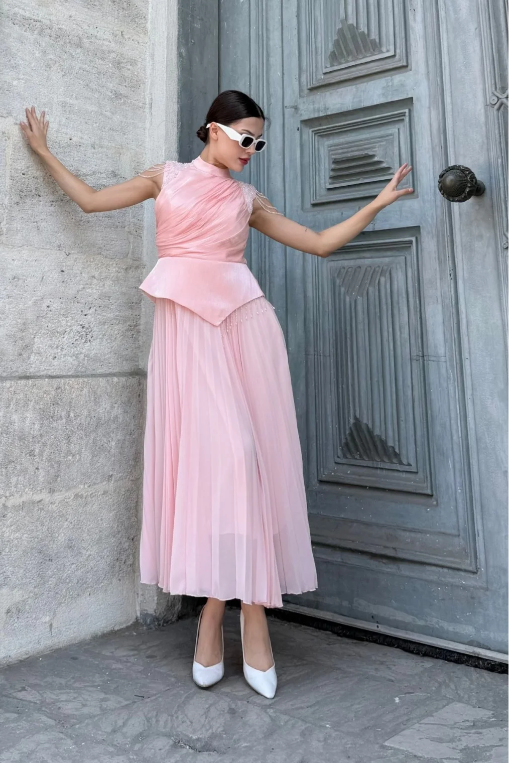 Omuz İşlemeli Pliseli Abiye Elbise 2385-Pudra