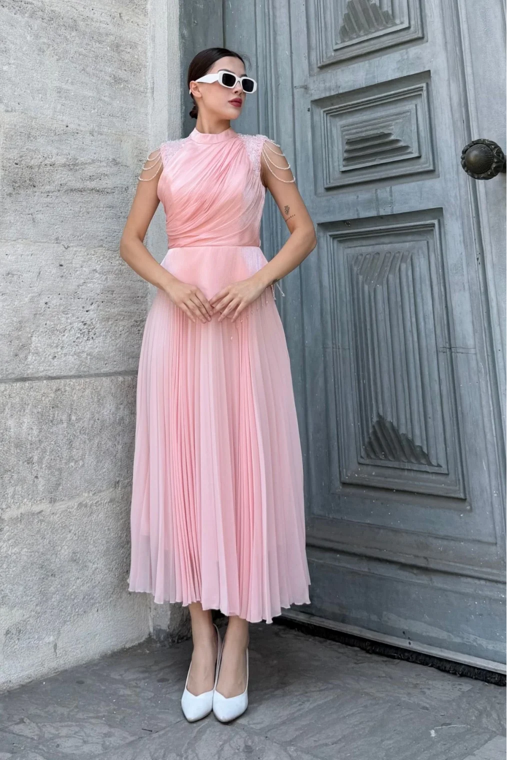 Omuz İşlemeli Pliseli Abiye Elbise 2385-Pudra