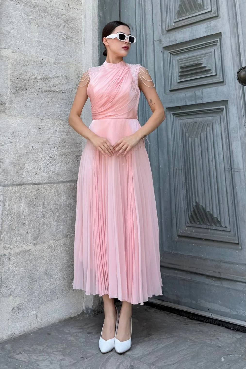 Omuz İşlemeli Pliseli Abiye Elbise 2385-Pudra