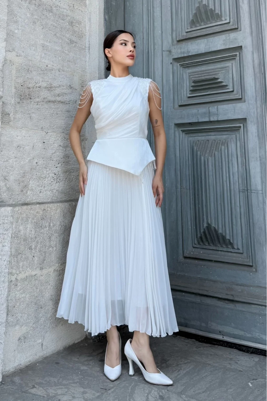 Omuz İşlemeli Pliseli Abiye Elbise 2385-Beyaz