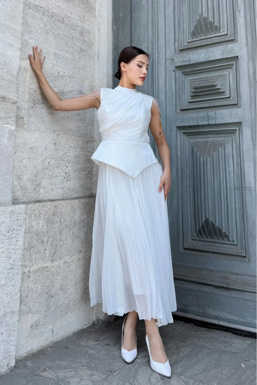 Omuz İşlemeli Pliseli Abiye Elbise 2385-Beyaz