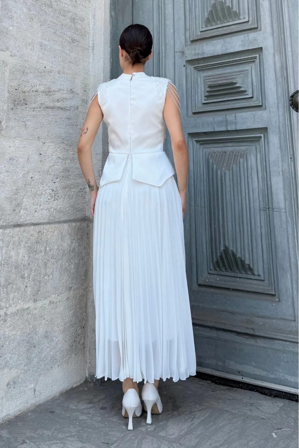 Omuz İşlemeli Pliseli Abiye Elbise 2385-Beyaz