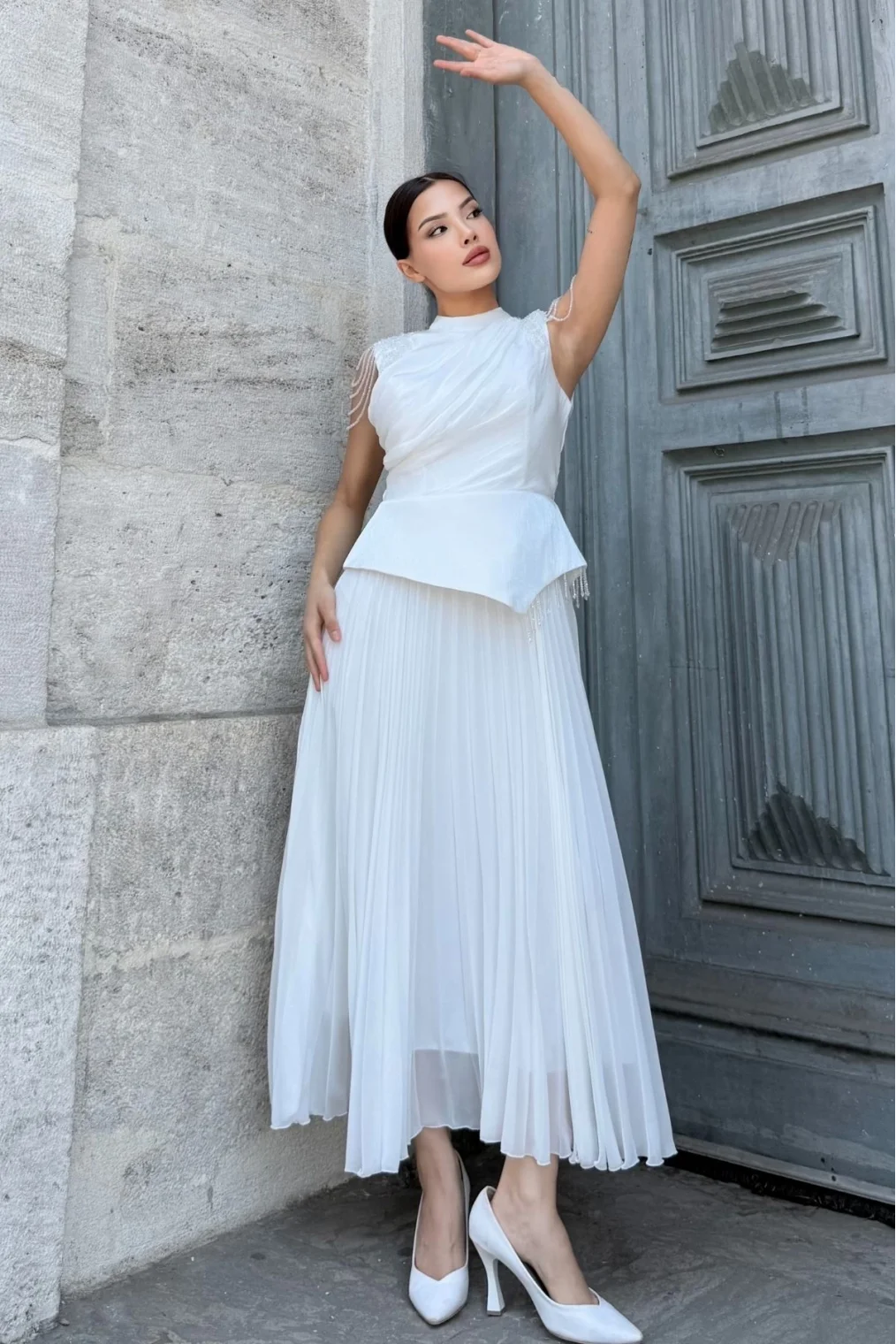 Omuz İşlemeli Pliseli Abiye Elbise 2385-Beyaz