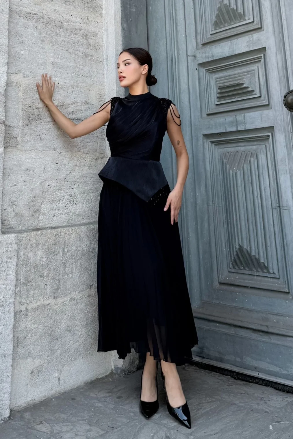 Omuz İşlemeli Pliseli Abiye Elbise 2385-Siyah