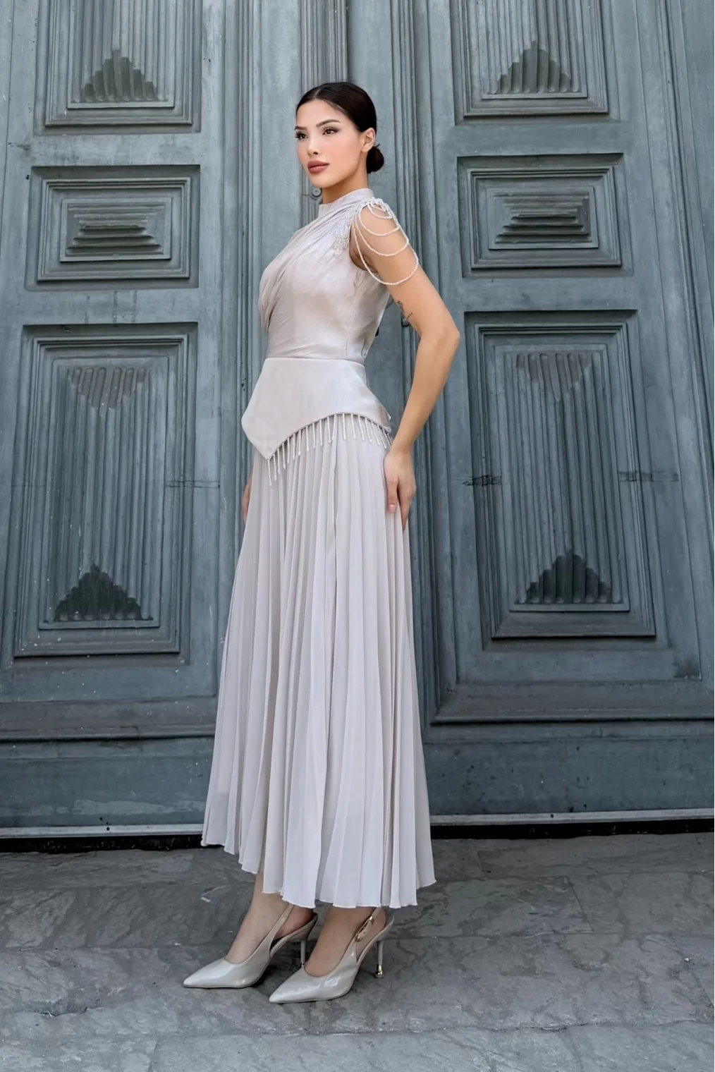 Omuz İşlemeli Pliseli Abiye Elbise 2385-Bej