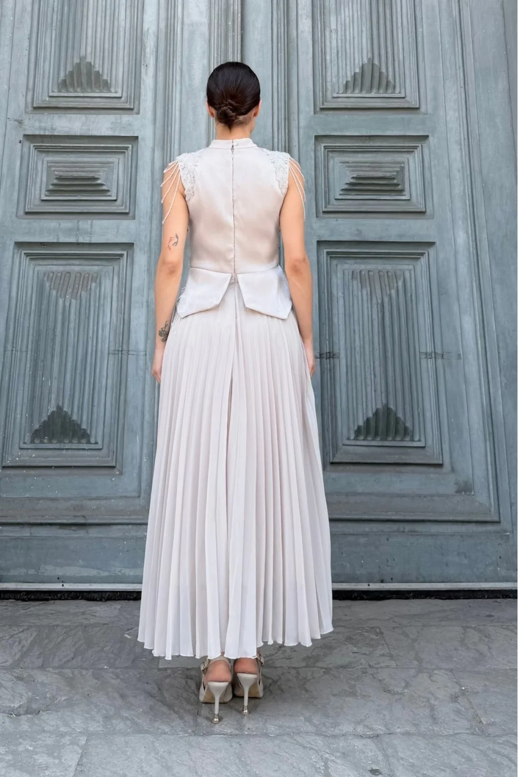 Omuz İşlemeli Pliseli Abiye Elbise 2385-Bej