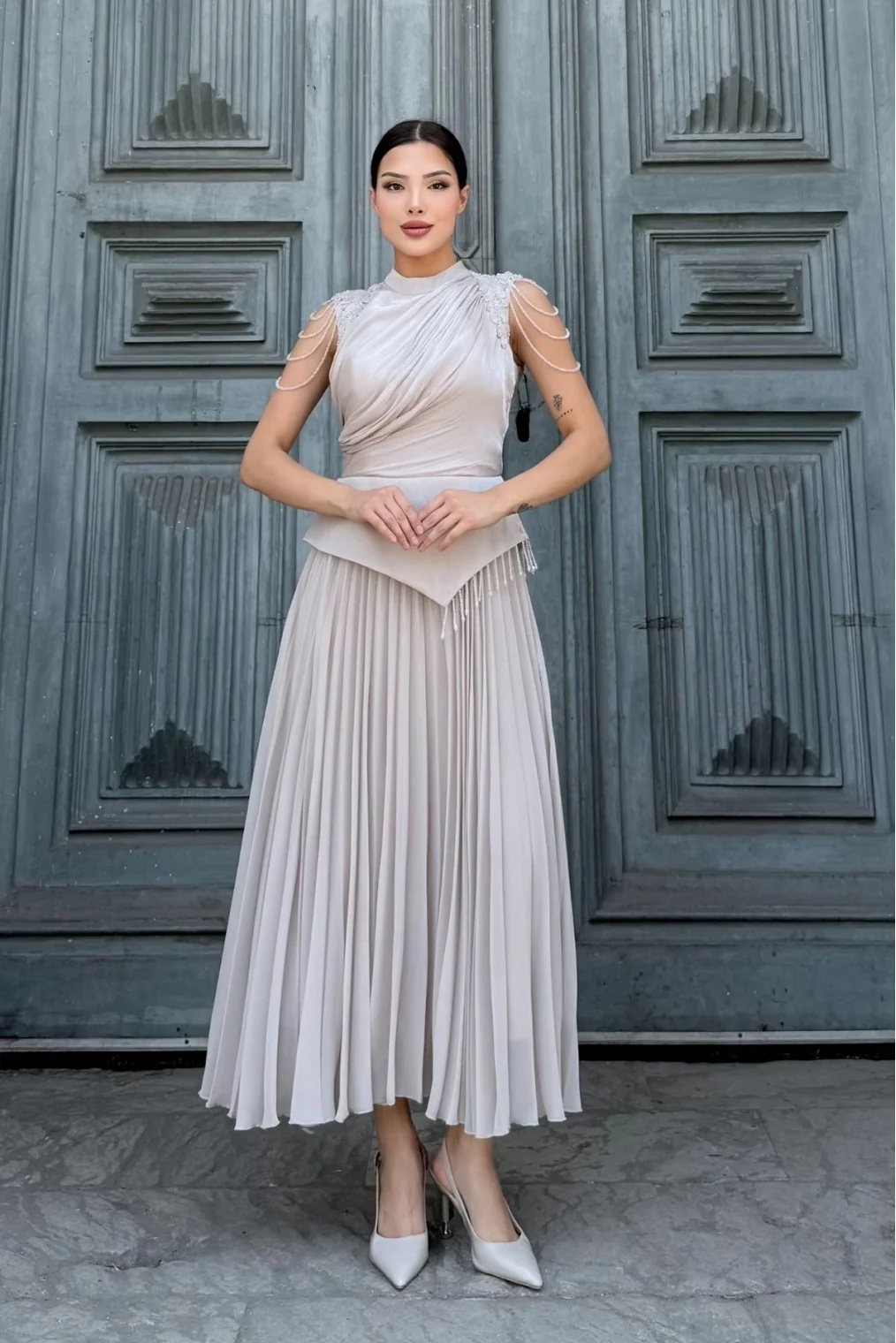 Omuz İşlemeli Pliseli Abiye Elbise 2385-Bej