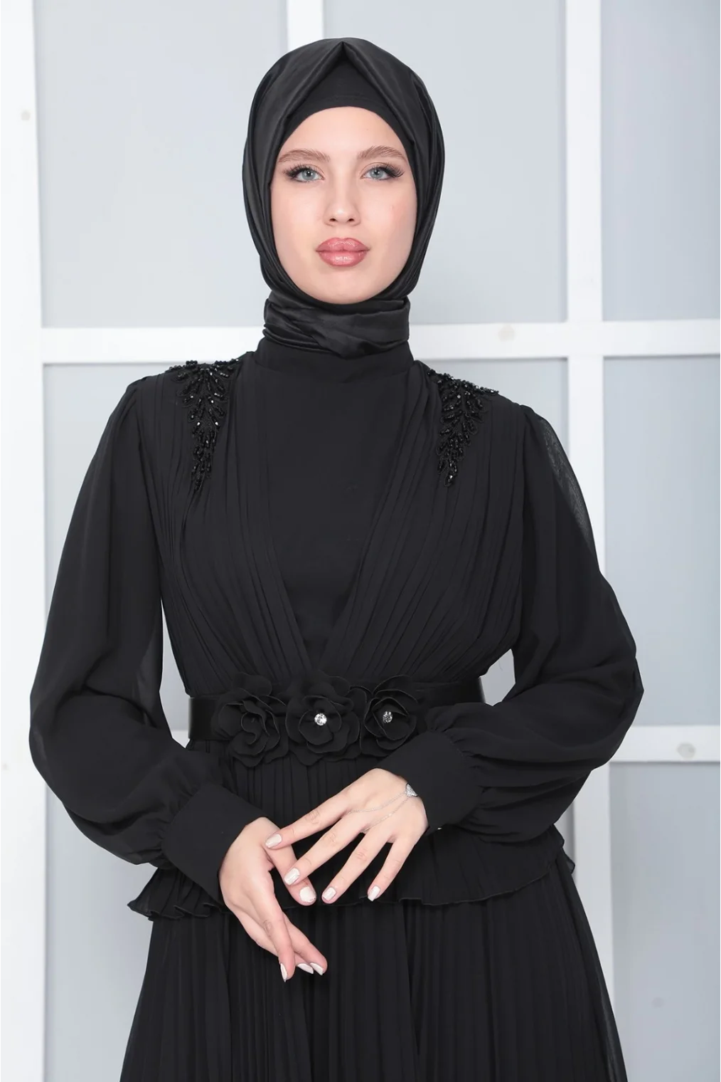 Omuz Ve Kemer Detaylı Pliseli Tesettür Abiye Elbise 816-Siyah