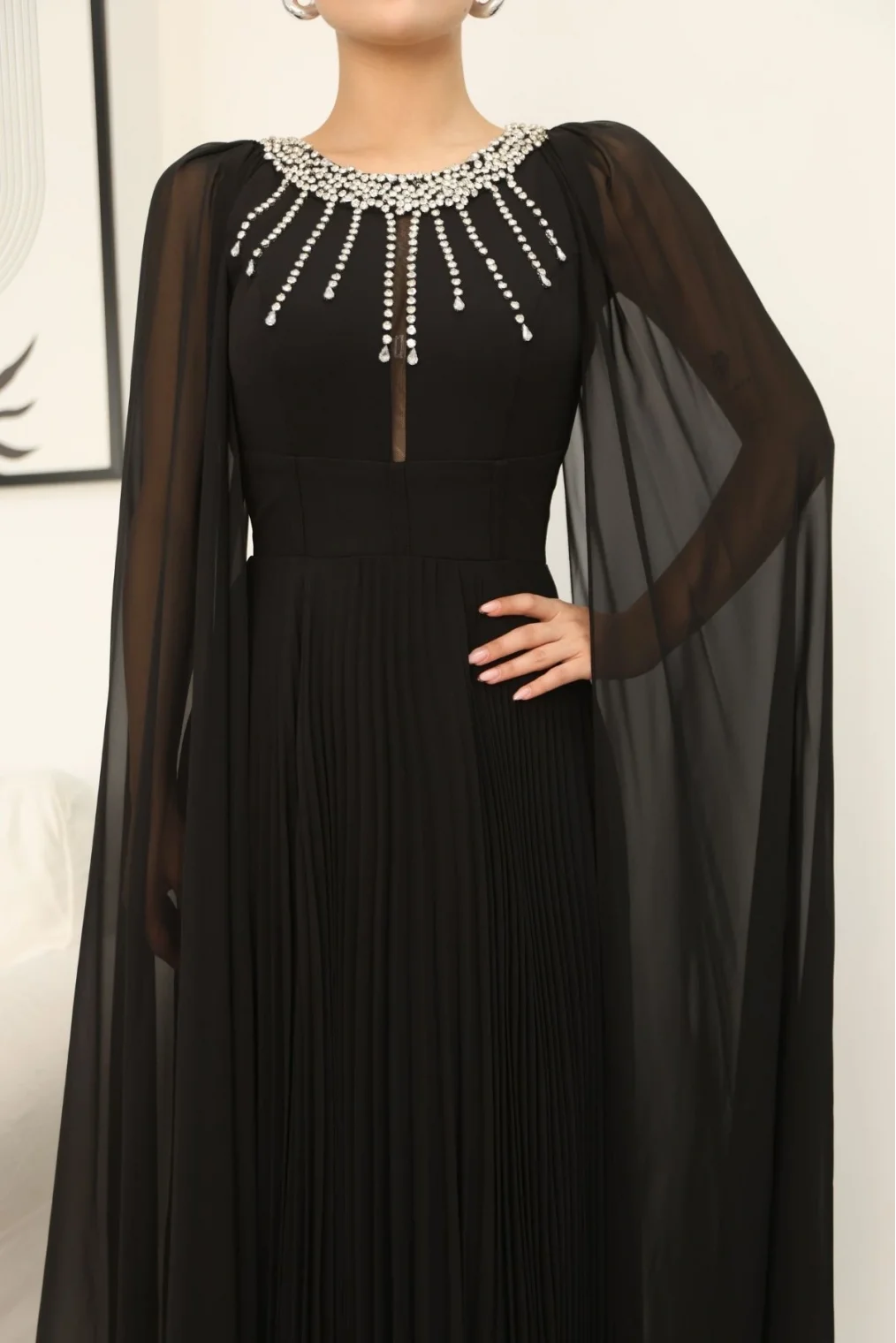 Pelerin Kollu Taş İşlemeli ve Bel Detaylı Abiye Elbise 2256-Siyah