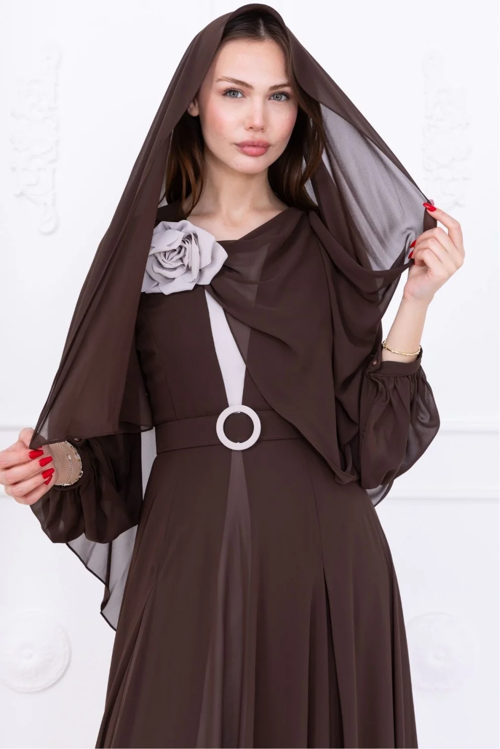 Pelerin ve Çiçek Detaylı Abiye Elbise 2746-Kahverengi