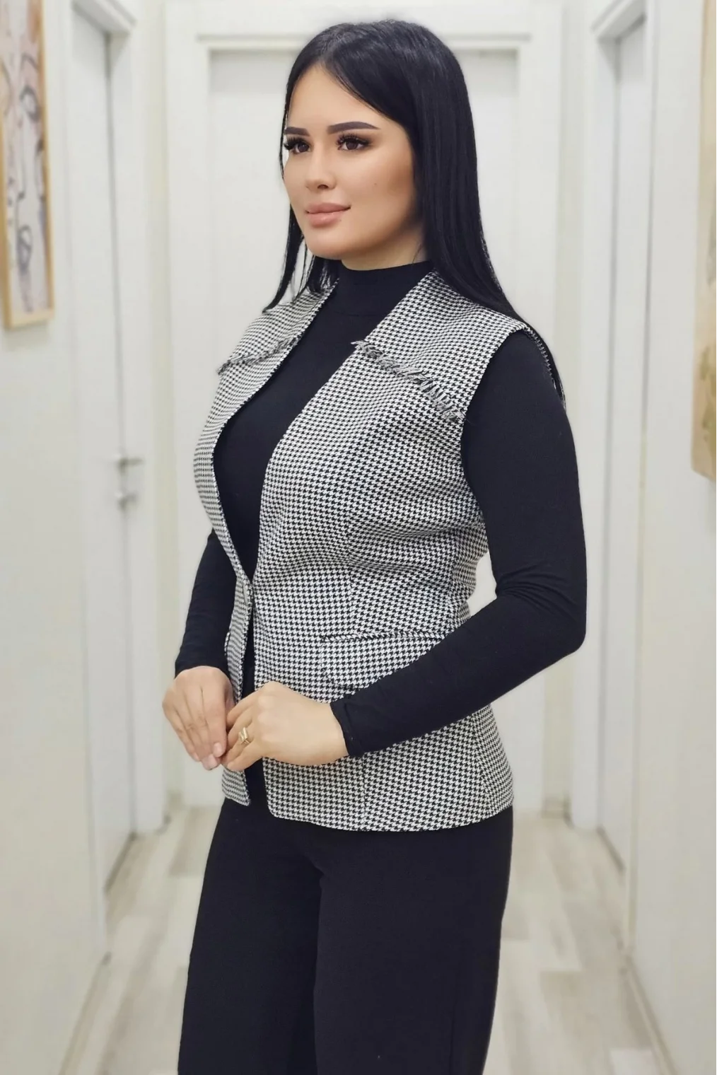 Püskül Detaylı Cepli Yelek 704-1-Siyah/Beyaz