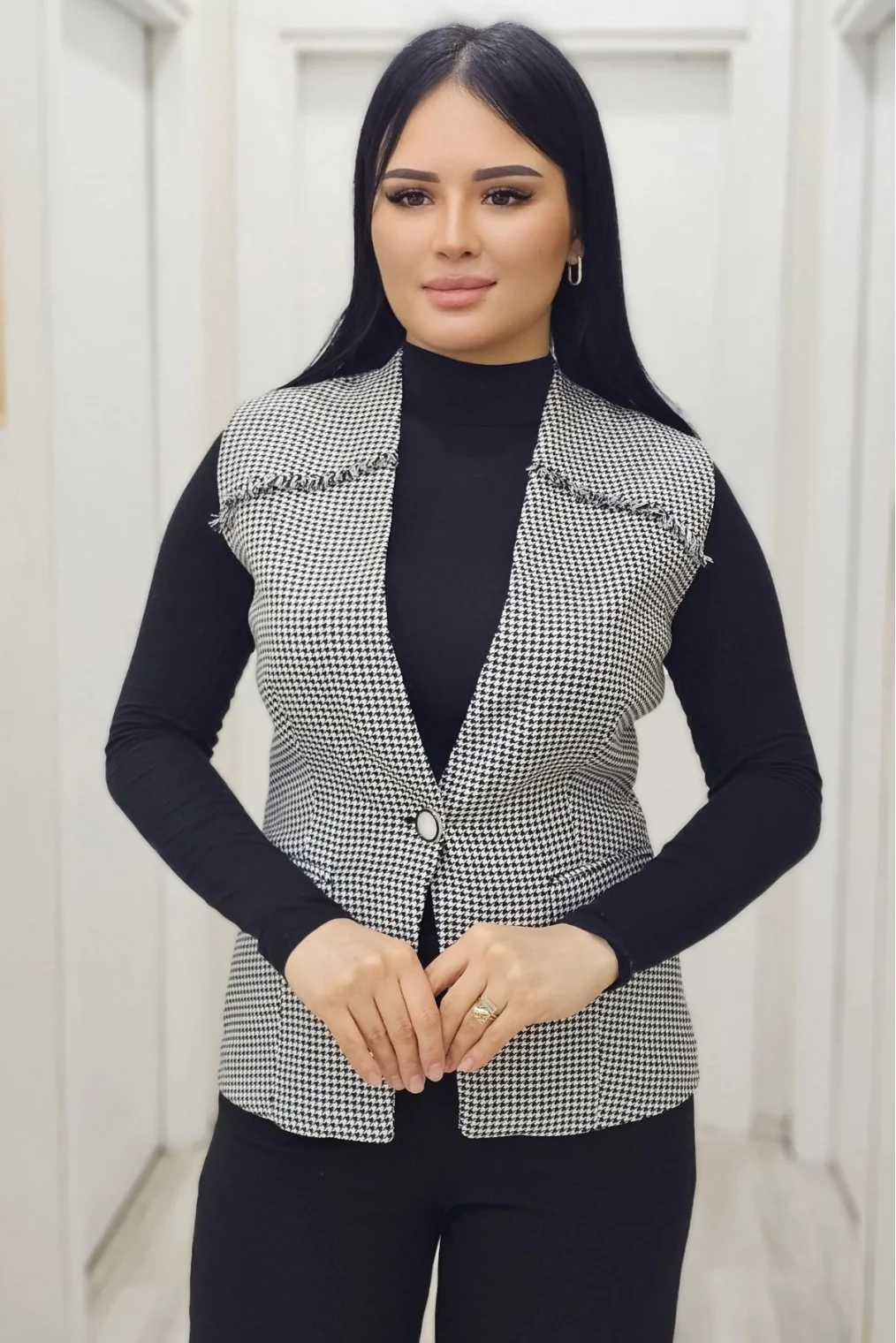 Püskül Detaylı Cepli Yelek 704-1-Siyah/Beyaz