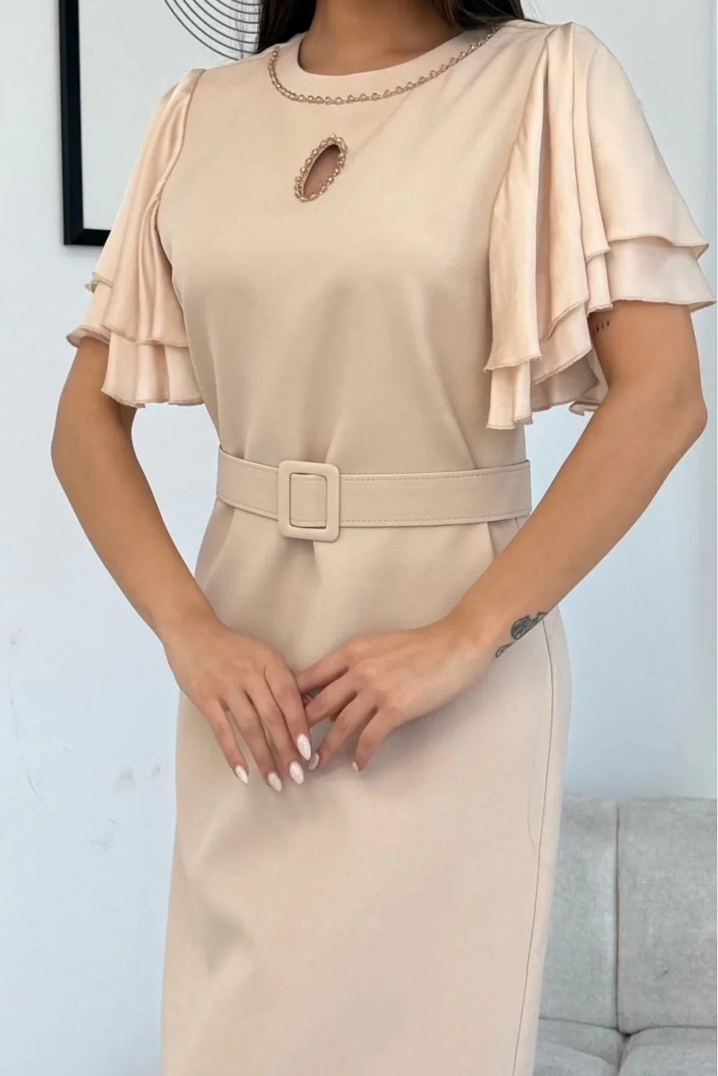 Saten Kol Volanlı Boncuk İşlemeli Kemerli Abiye Elbise 6012-Bej