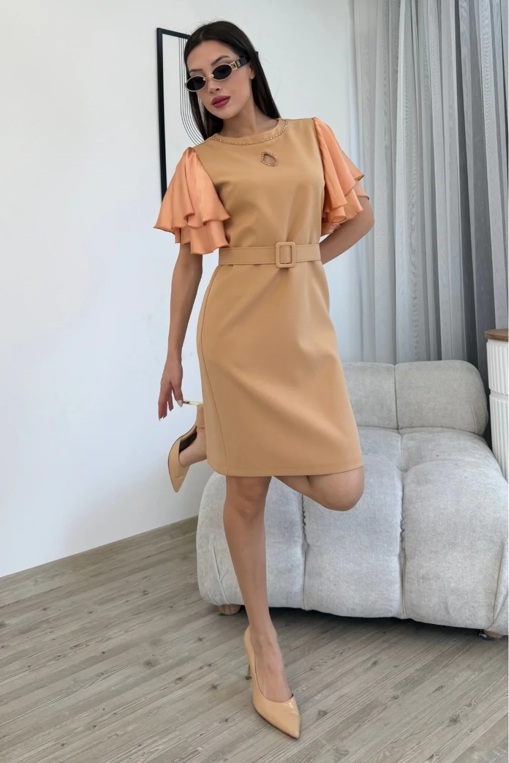 Saten Kol Volanlı Boncuk İşlemeli Kemerli Abiye Elbise 6012-Camel