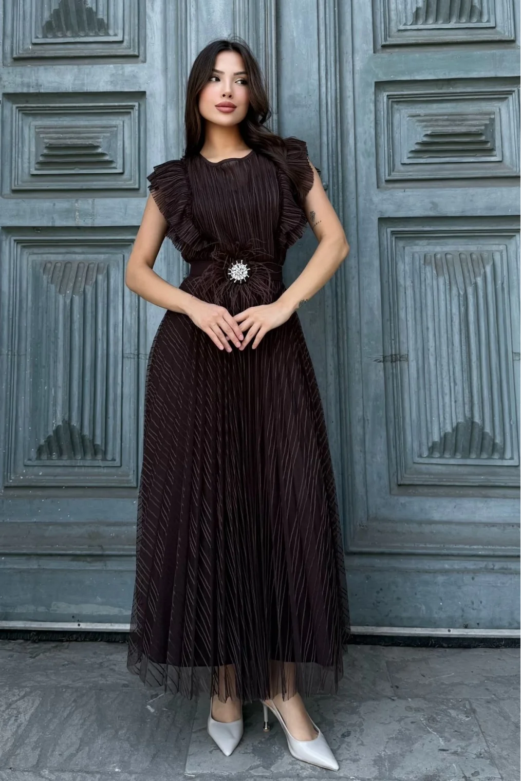 Straplez Yaka Omuz Fırfır Detaylı Kemerli Abiye Elbise 2282-Kahverengi