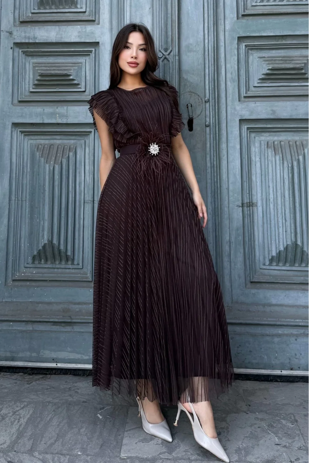 Straplez Yaka Omuz Fırfır Detaylı Kemerli Abiye Elbise 2282-Kahverengi