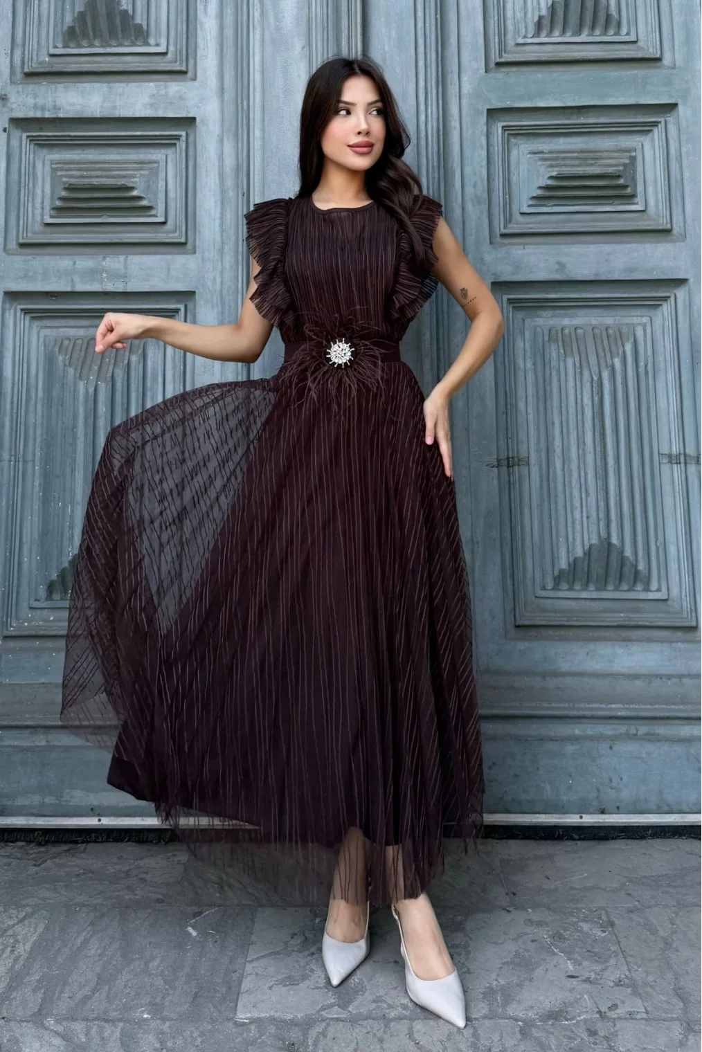 Straplez Yaka Omuz Fırfır Detaylı Kemerli Abiye Elbise 2282-Kahverengi