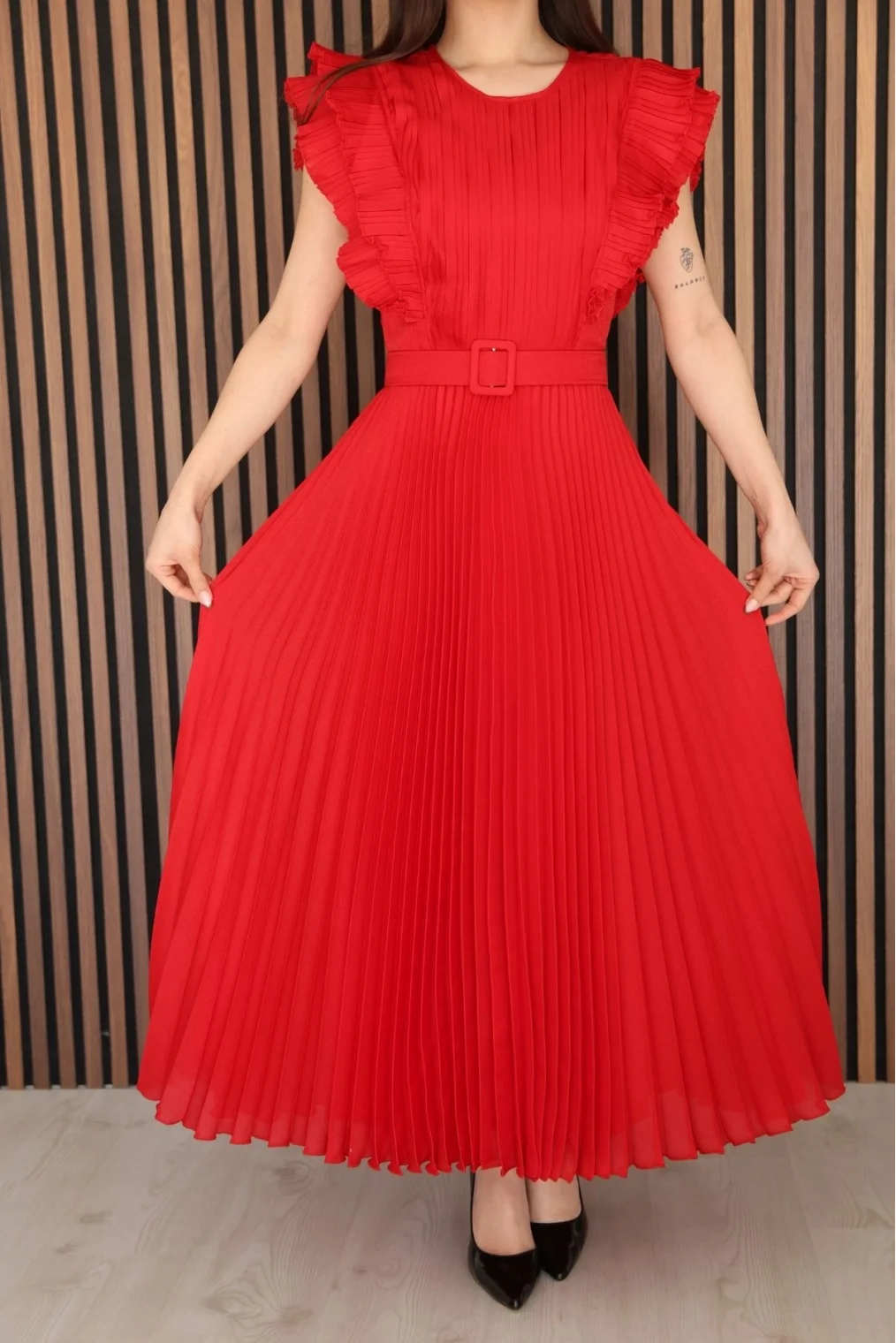 Straplez Yaka Omuz Fırfır Detaylı Kemerli Abiye Elbise 2361-Kırmızı