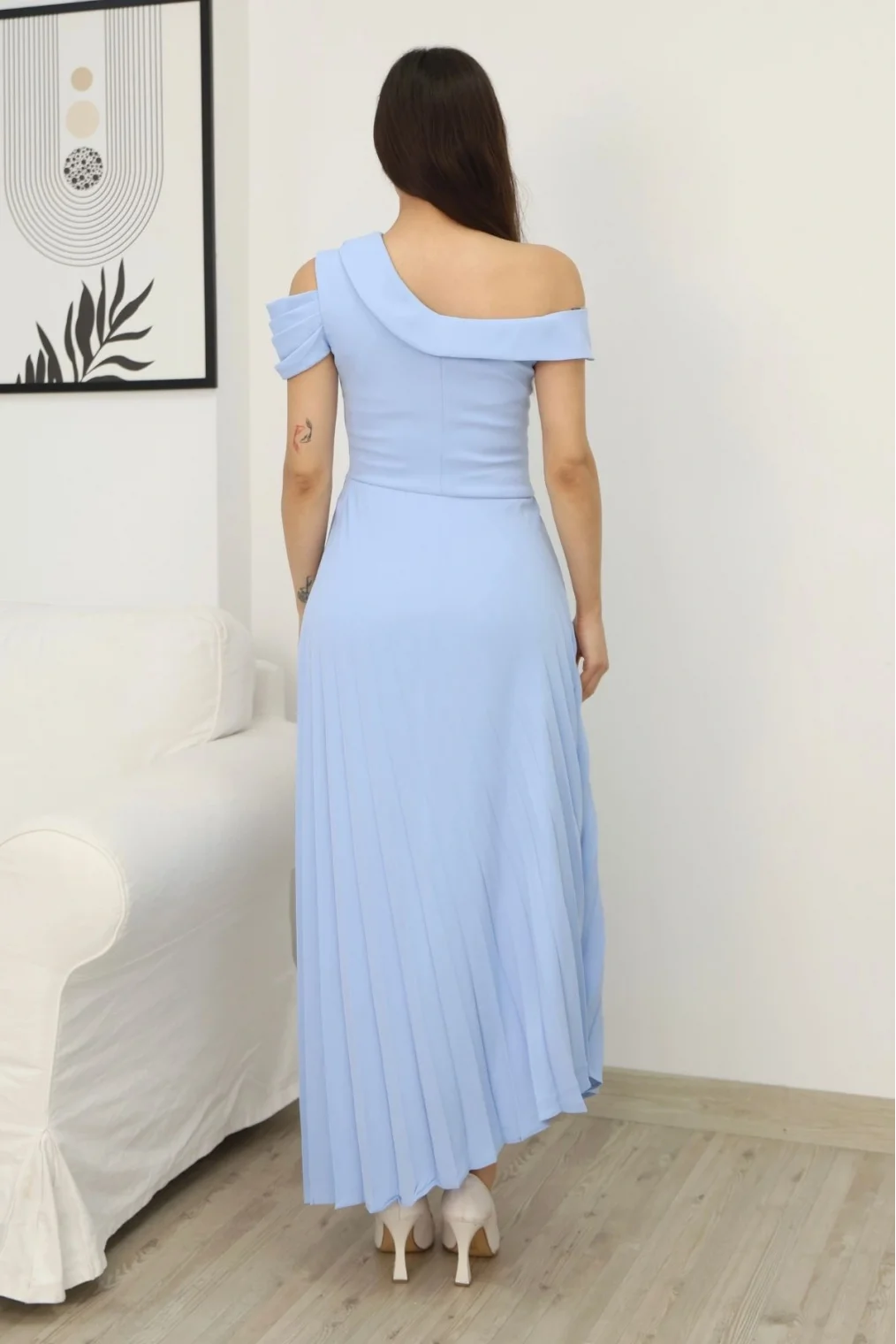 Tek Omuzlu Pilise Detaylı Asimetrik Elbise 2381-Bebe Mavisi