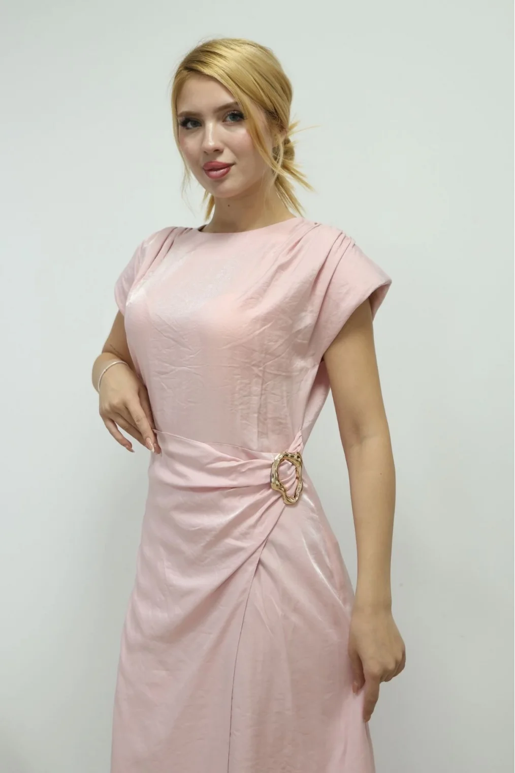 Toka ve Drape Detaylı Soft Saten Midi Elbise 6042-Pembe