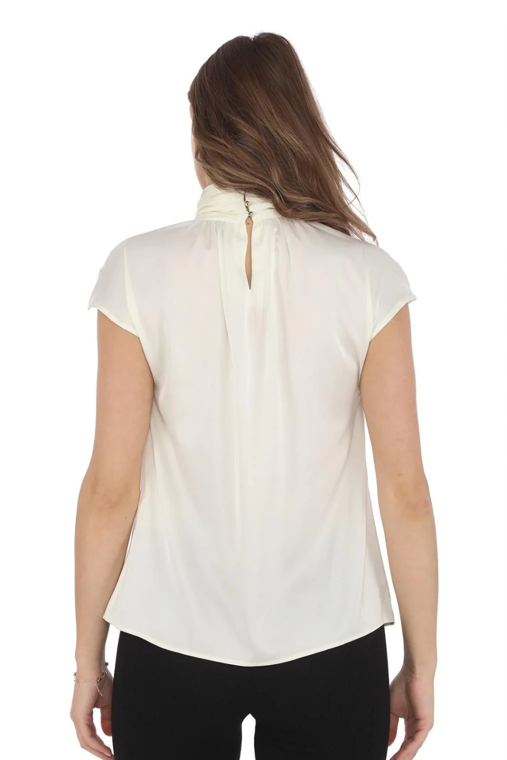 Yaka Drape Detaylı Saten Bluz 01-Ekru