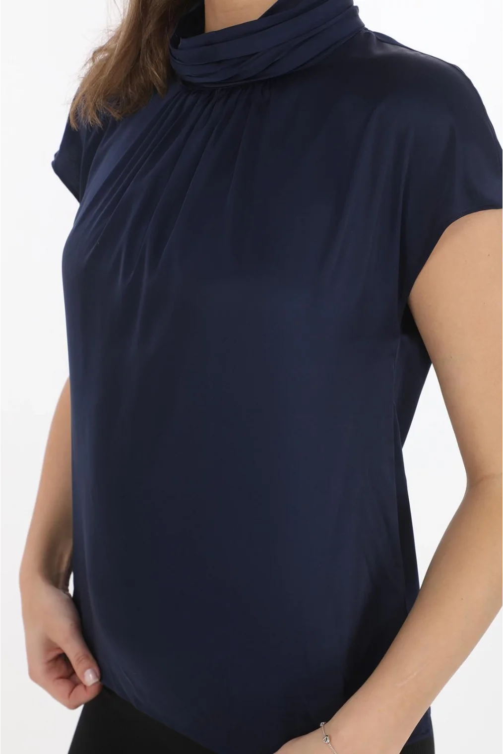 Yaka Drape Detaylı Saten Bluz 01-Lacivert