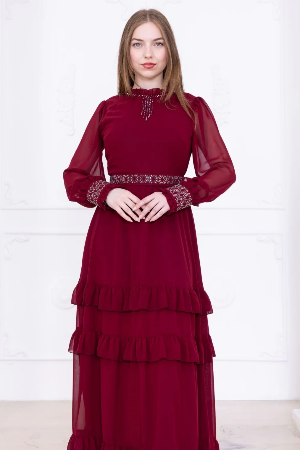 Yaka İşlemeli Taşlı Kol ve Kemer Detaylı Kat Kat Abiye Elbise 2756-Bordo