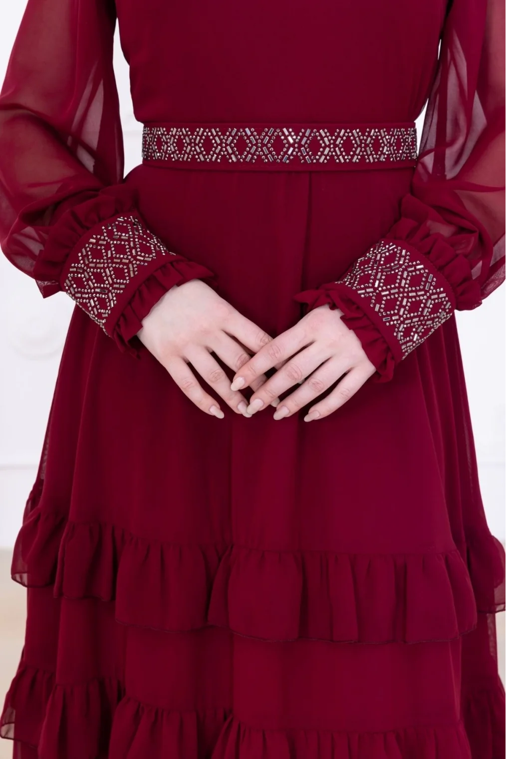 Yaka İşlemeli Taşlı Kol ve Kemer Detaylı Kat Kat Abiye Elbise 2756-Bordo