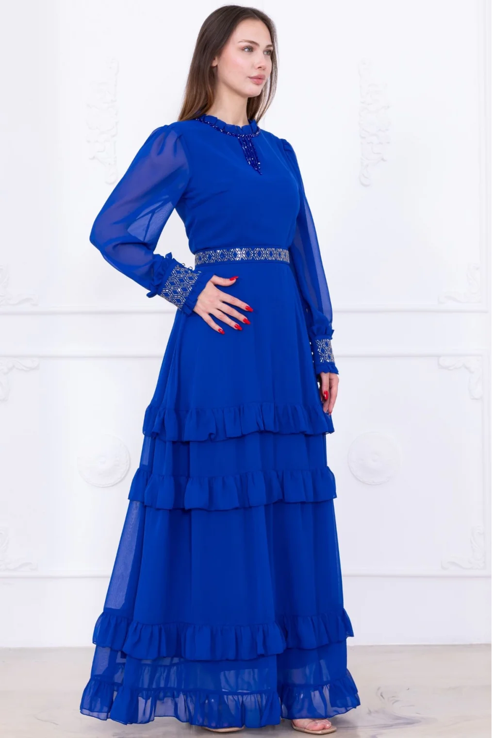 Yaka İşlemeli Taşlı Kol ve Kemer Detaylı Kat Kat Abiye Elbise 2756-Saks