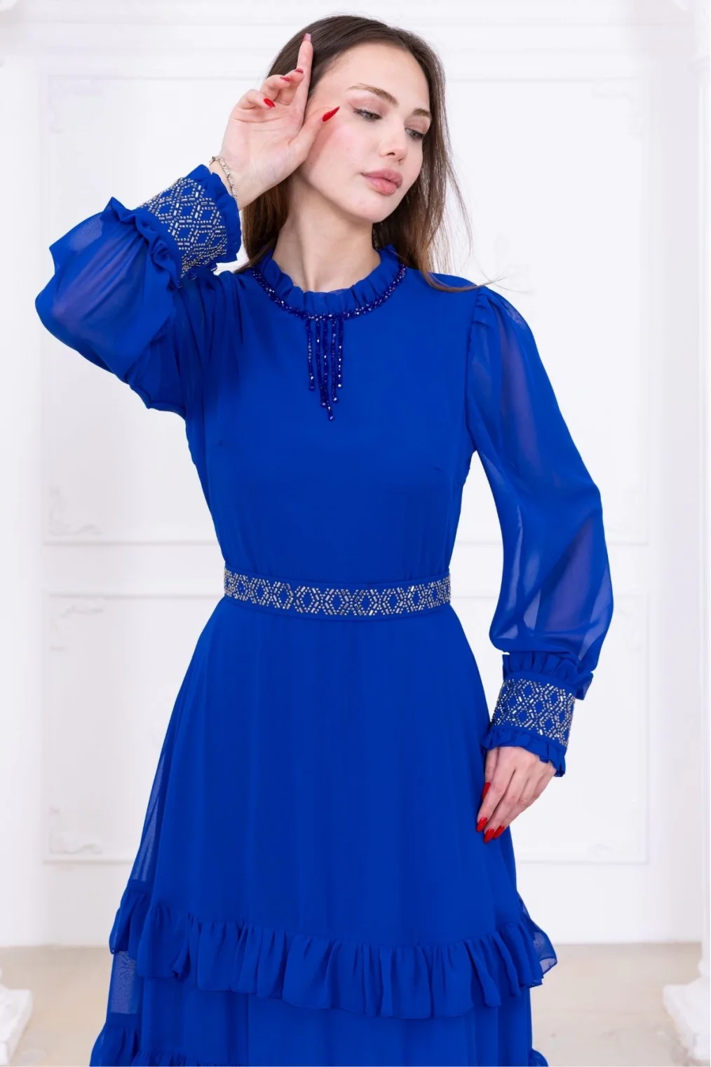 Yaka İşlemeli Taşlı Kol ve Kemer Detaylı Kat Kat Abiye Elbise 2756-Saks